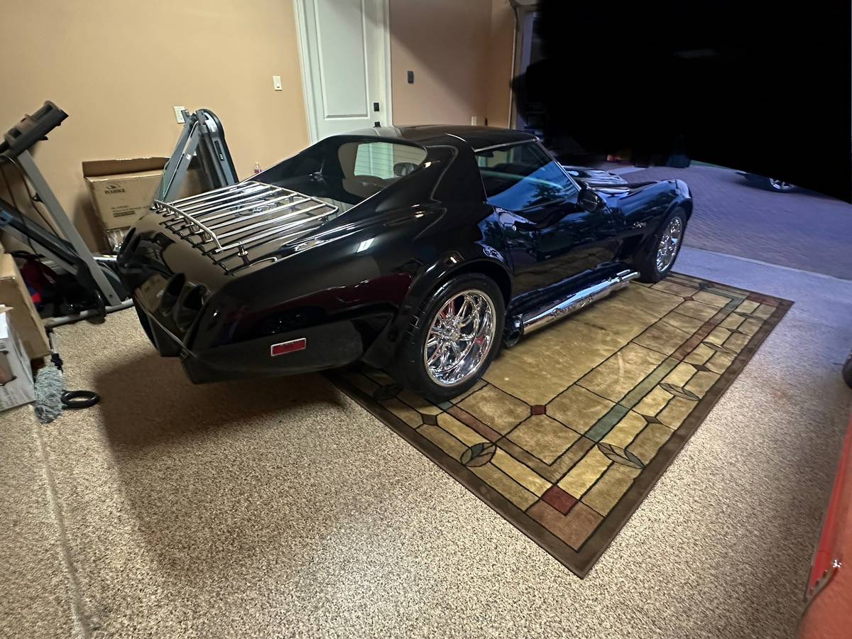 Chevrolet-corvette-1976-black-3