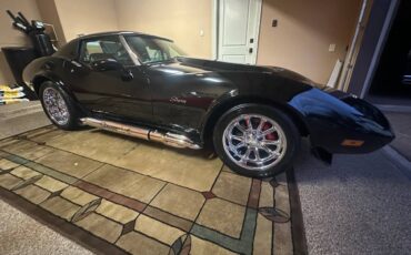 Chevrolet-corvette-1976-black-4