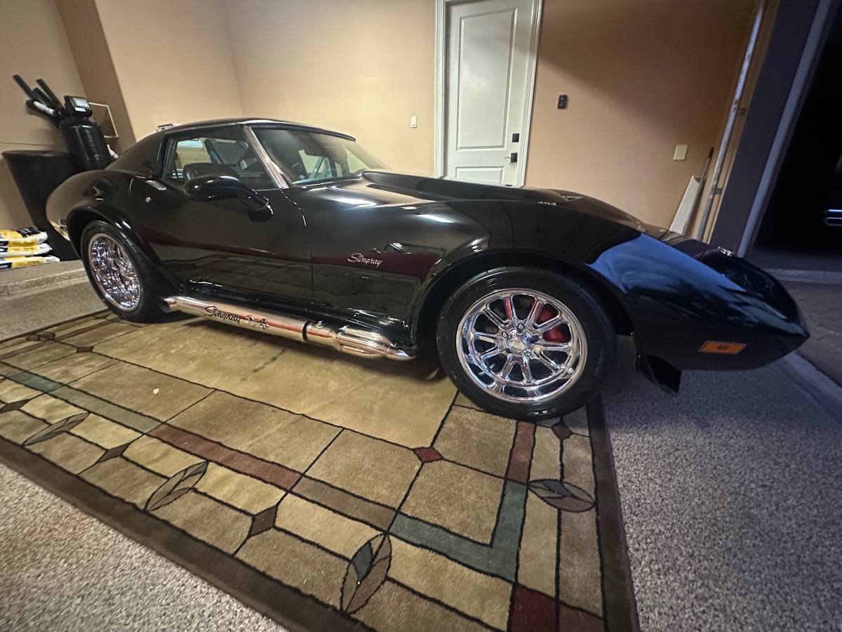 Chevrolet-corvette-1976-black-4