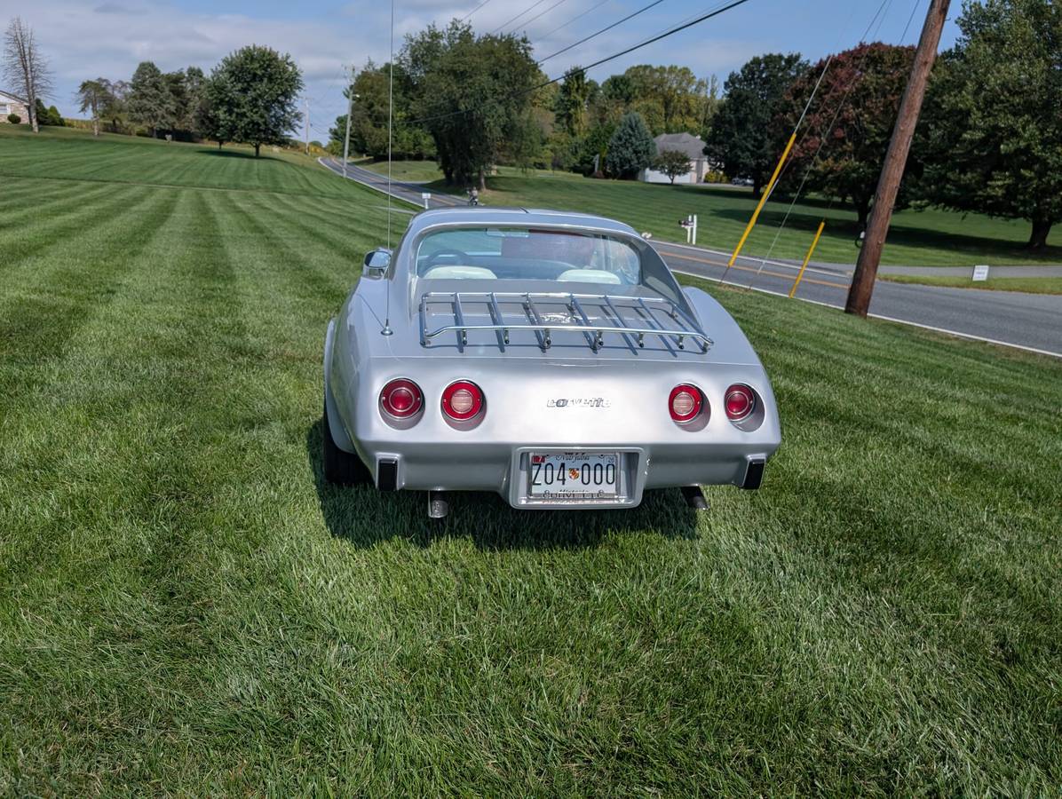 Chevrolet-corvette-1977-silver-3