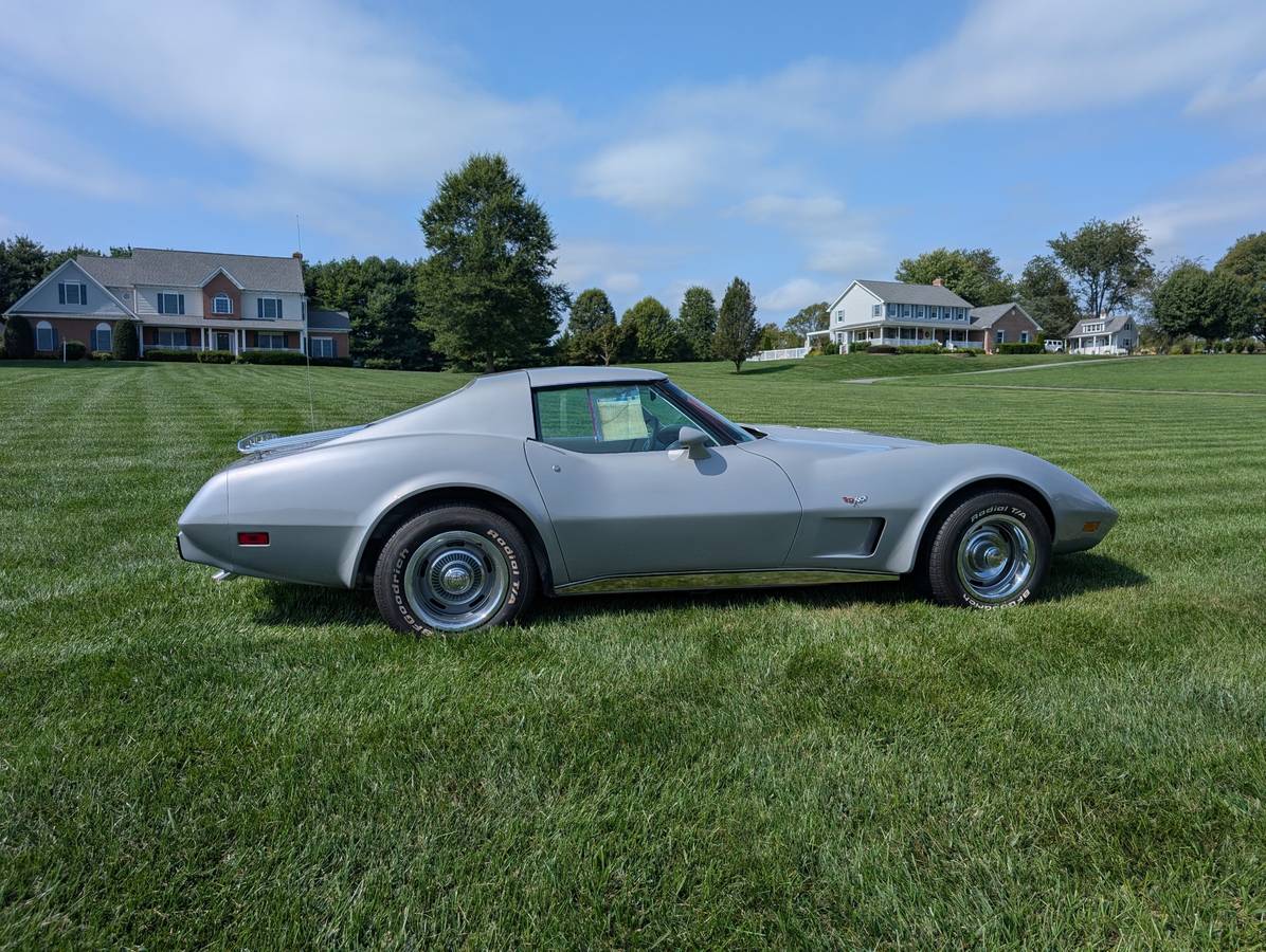 Chevrolet-corvette-1977-silver-5