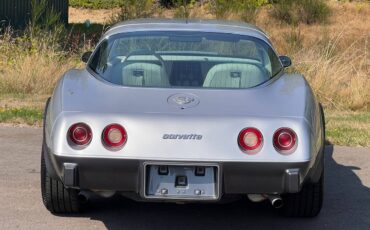 Chevrolet-corvette-1978-silver-3