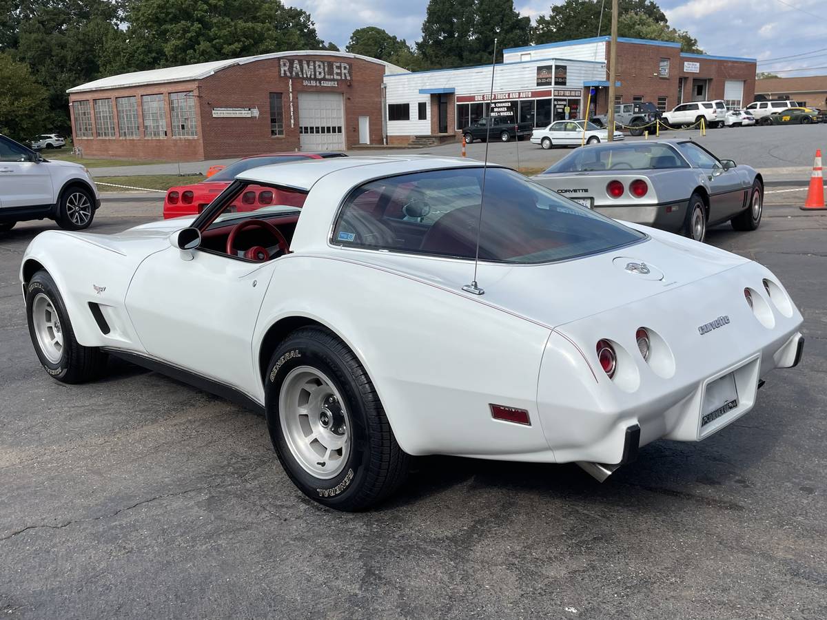Chevrolet-corvette-1978-white-1