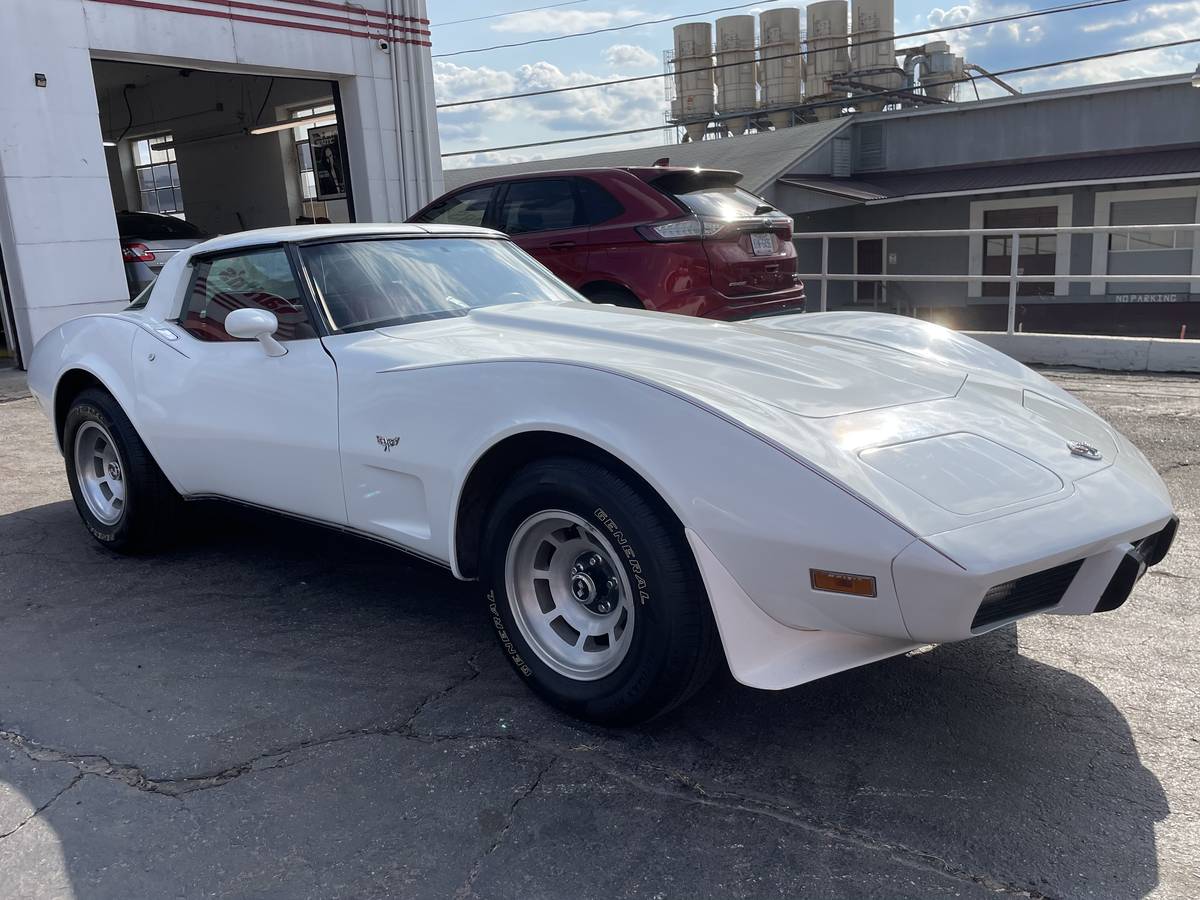 Chevrolet-corvette-1978-white-10