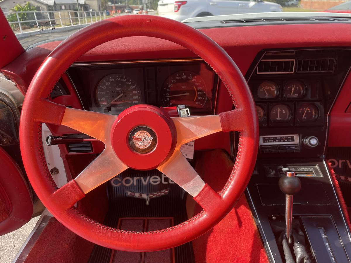 Chevrolet-corvette-1978-white-13