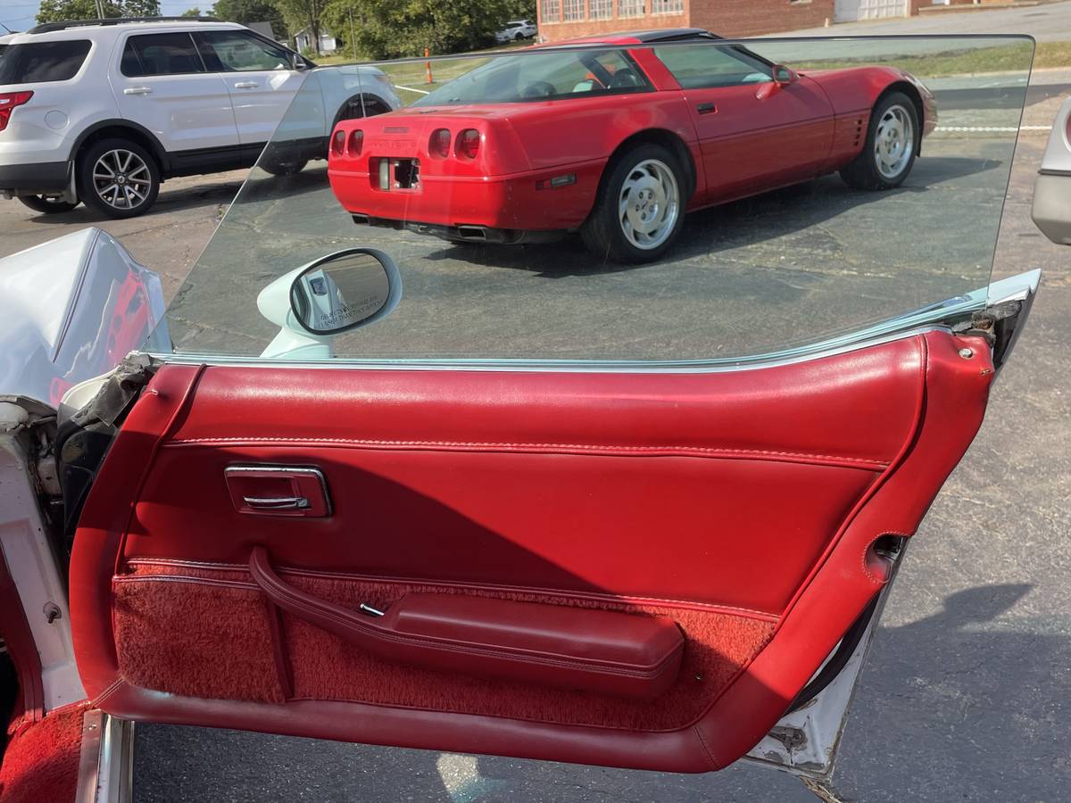 Chevrolet-corvette-1978-white-19