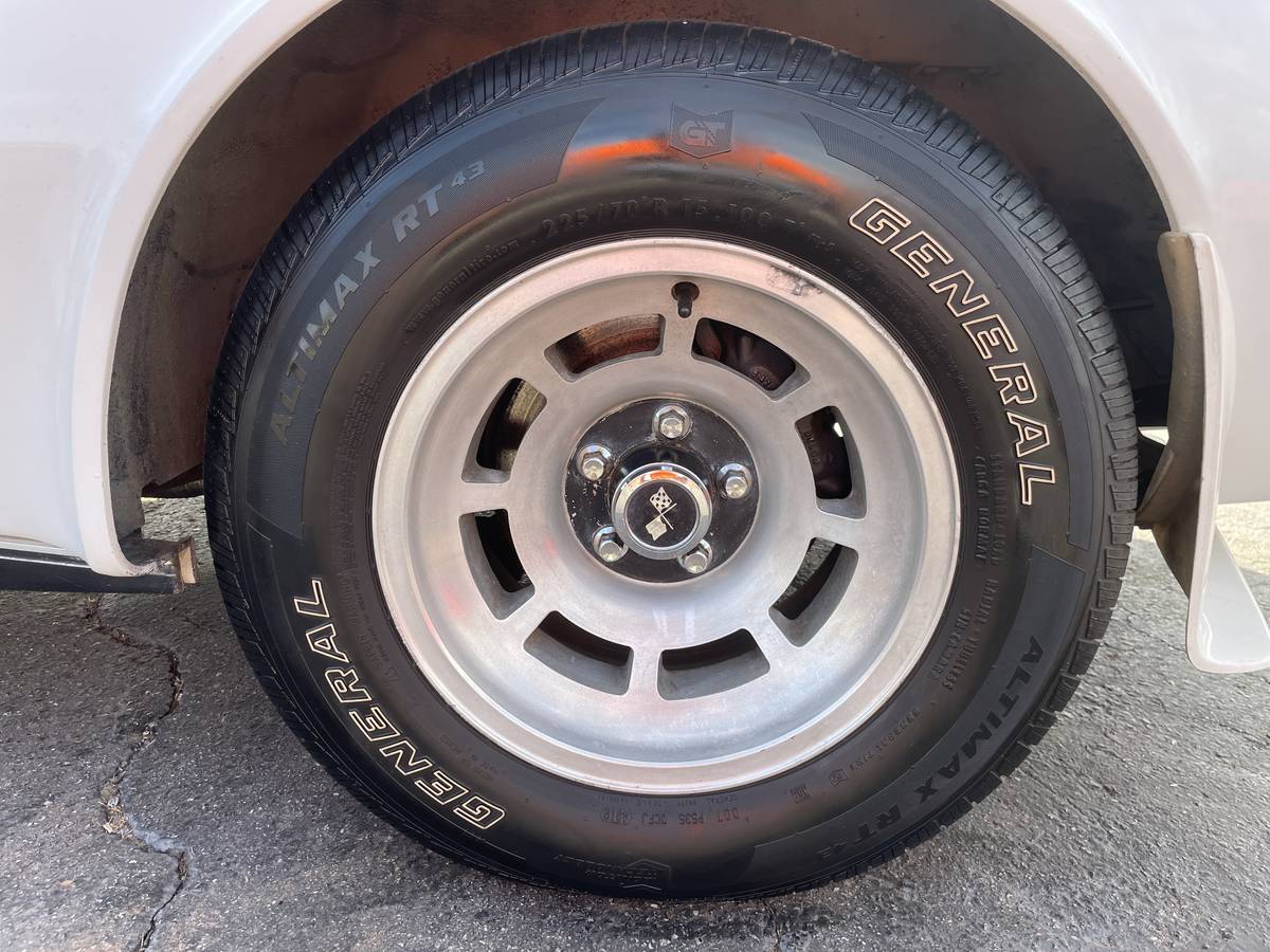 Chevrolet-corvette-1978-white-20