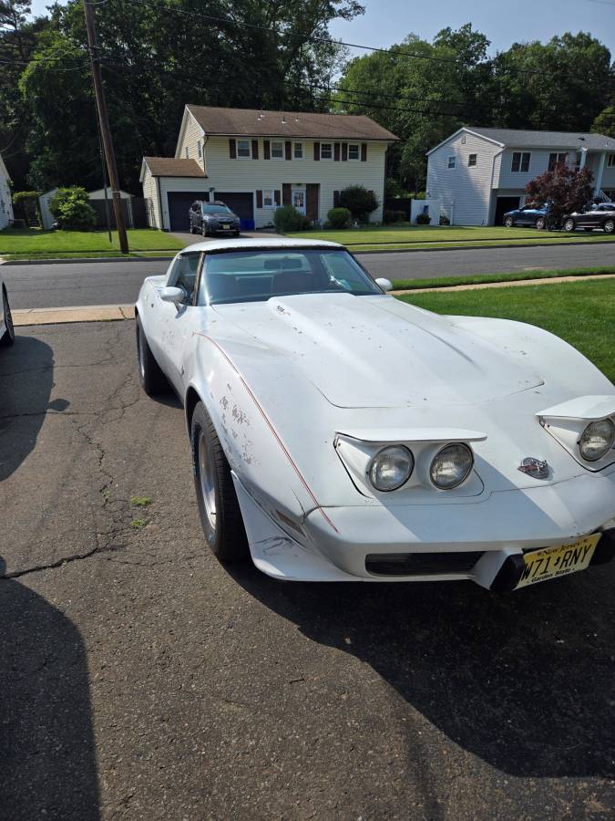 Chevrolet-corvette-1978-white-4