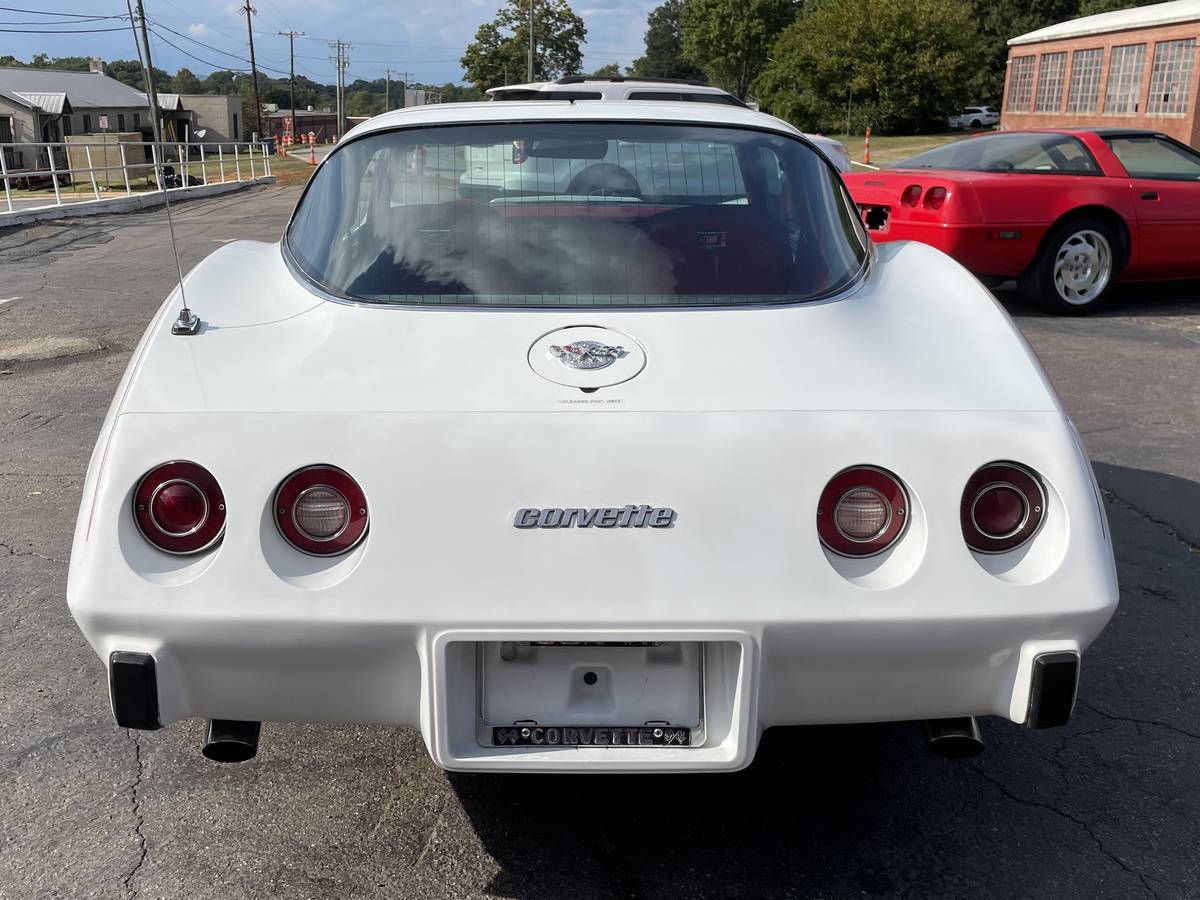 Chevrolet-corvette-1978-white-6