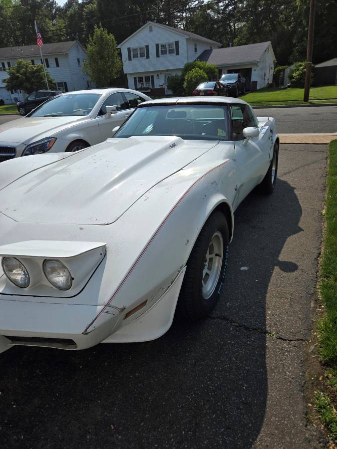 Chevrolet-corvette-1978-white-6