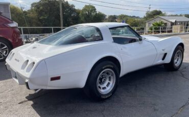 Chevrolet-corvette-1978-white-7