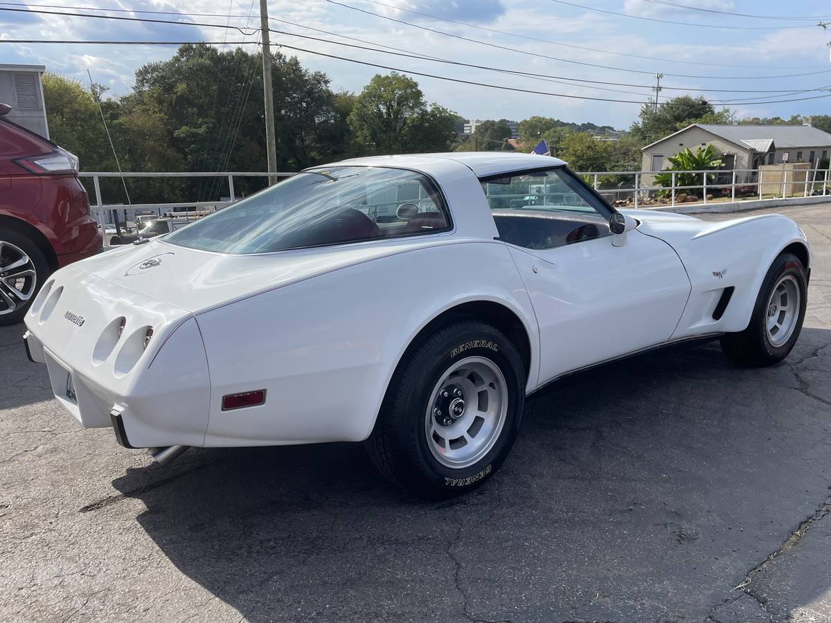 Chevrolet-corvette-1978-white-7