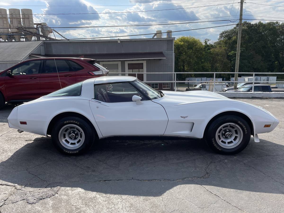 Chevrolet-corvette-1978-white-8