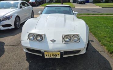 Chevrolet-corvette-1978-white-8