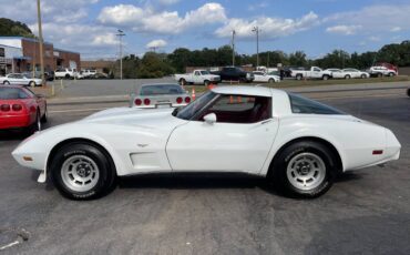 Chevrolet-corvette-1978-white-9