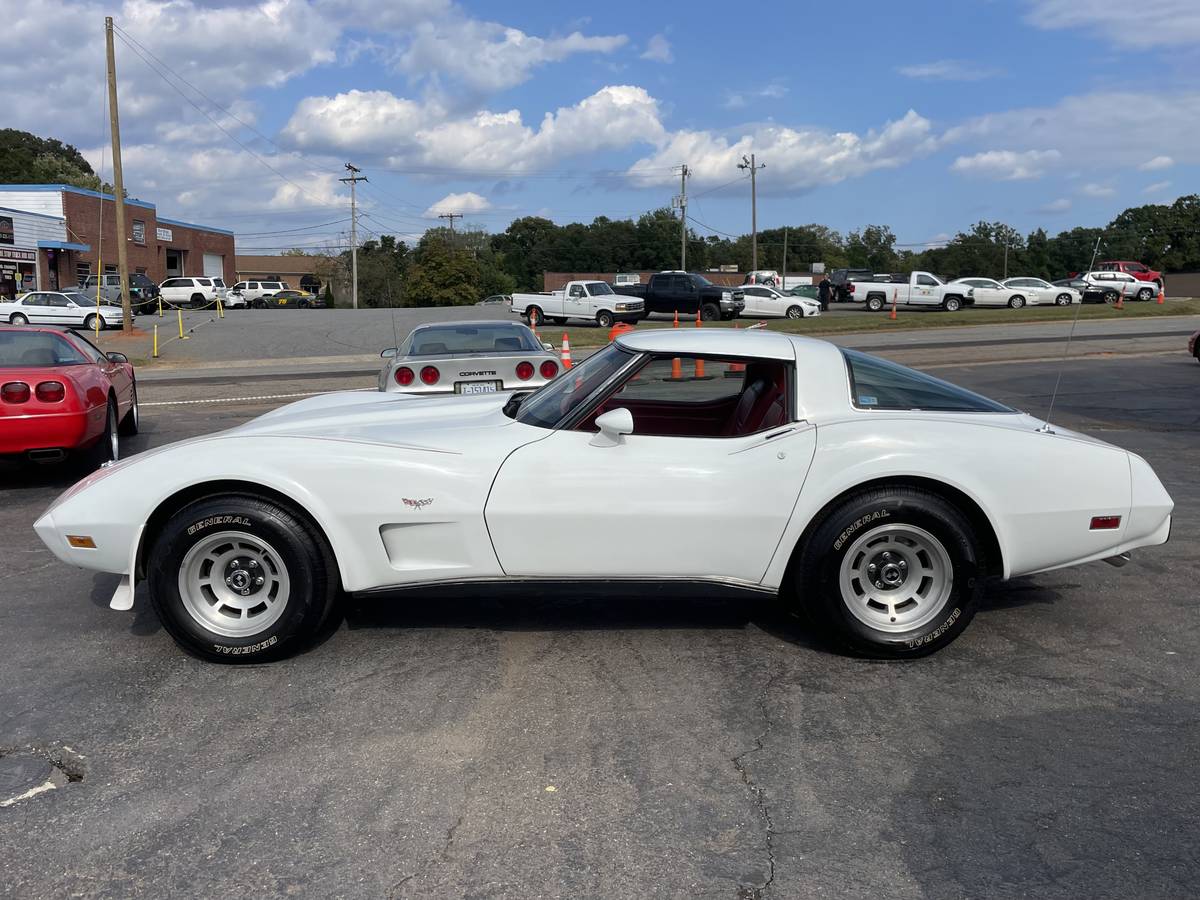 Chevrolet-corvette-1978-white-9