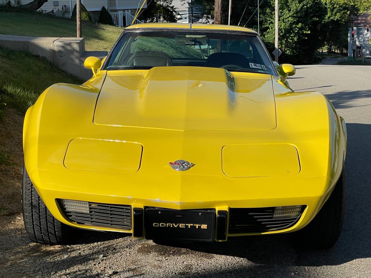 Chevrolet-corvette-1978-yellow-1