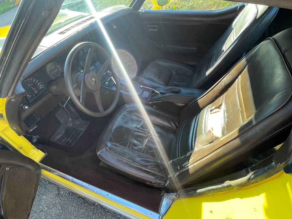 Chevrolet-corvette-1978-yellow-2