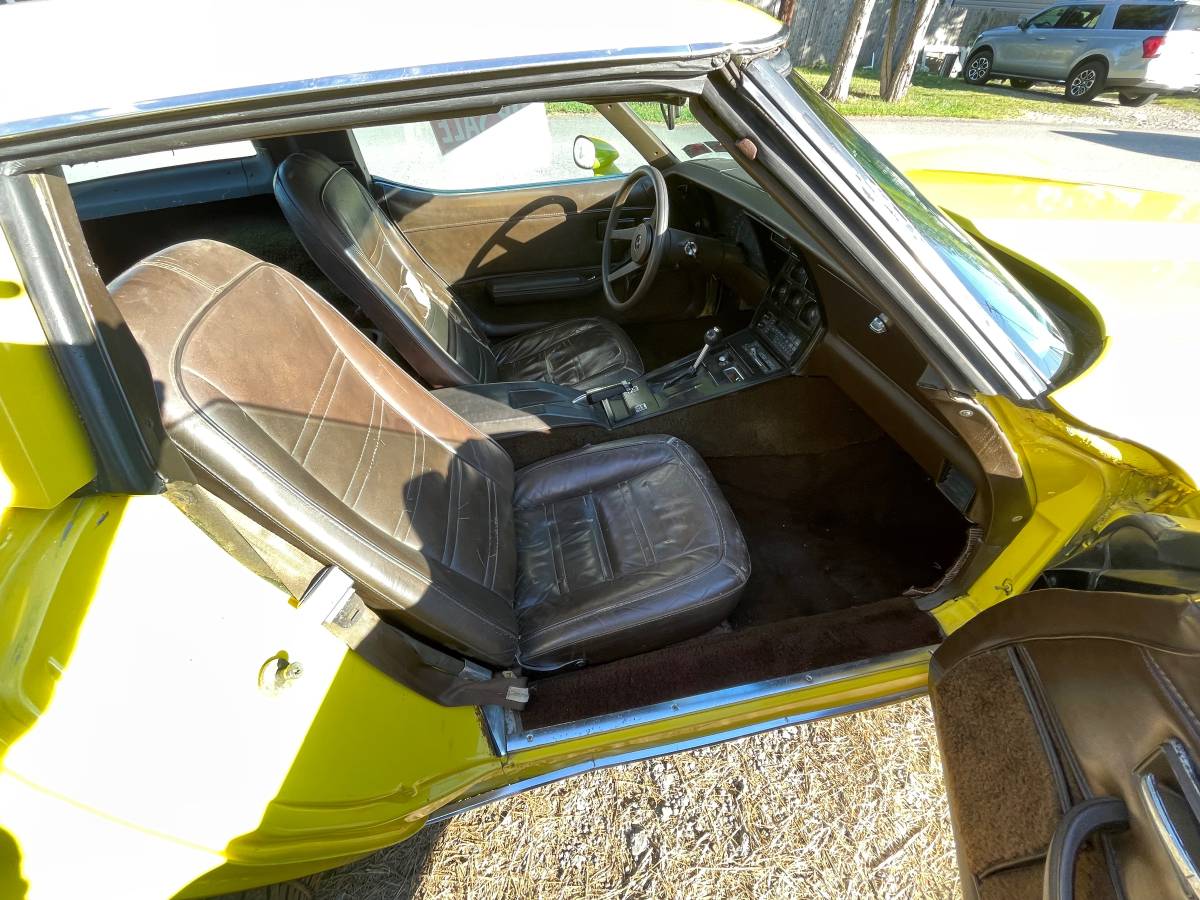 Chevrolet-corvette-1978-yellow-3