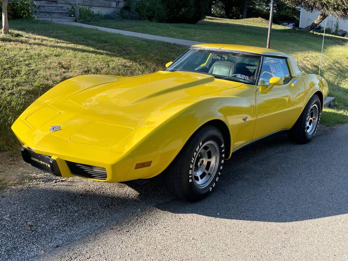 Chevrolet-corvette-1978-yellow-4