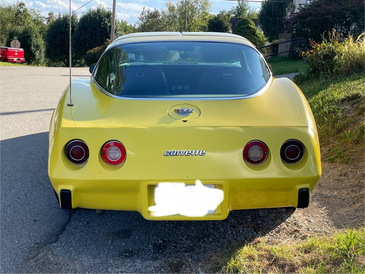 Chevrolet-corvette-1978-yellow-7