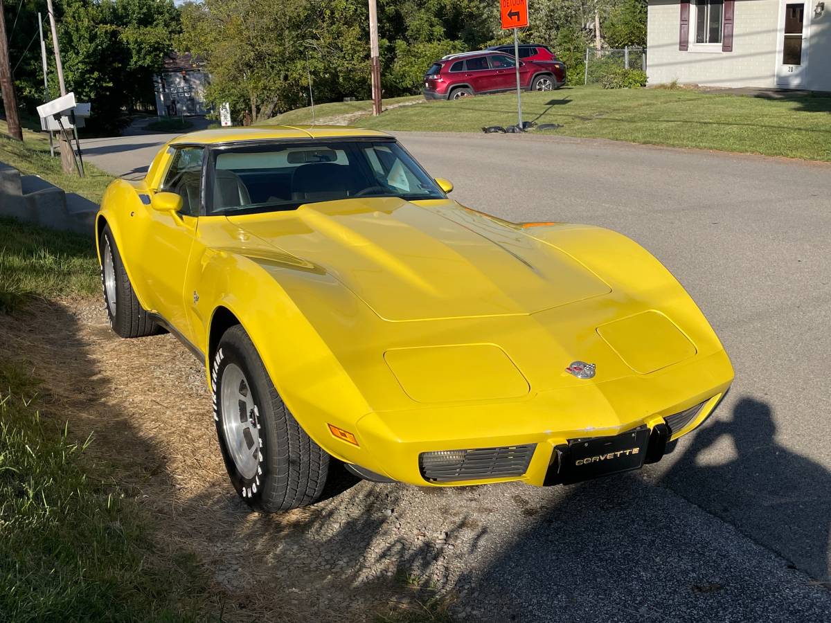 Chevrolet-corvette-1978-yellow