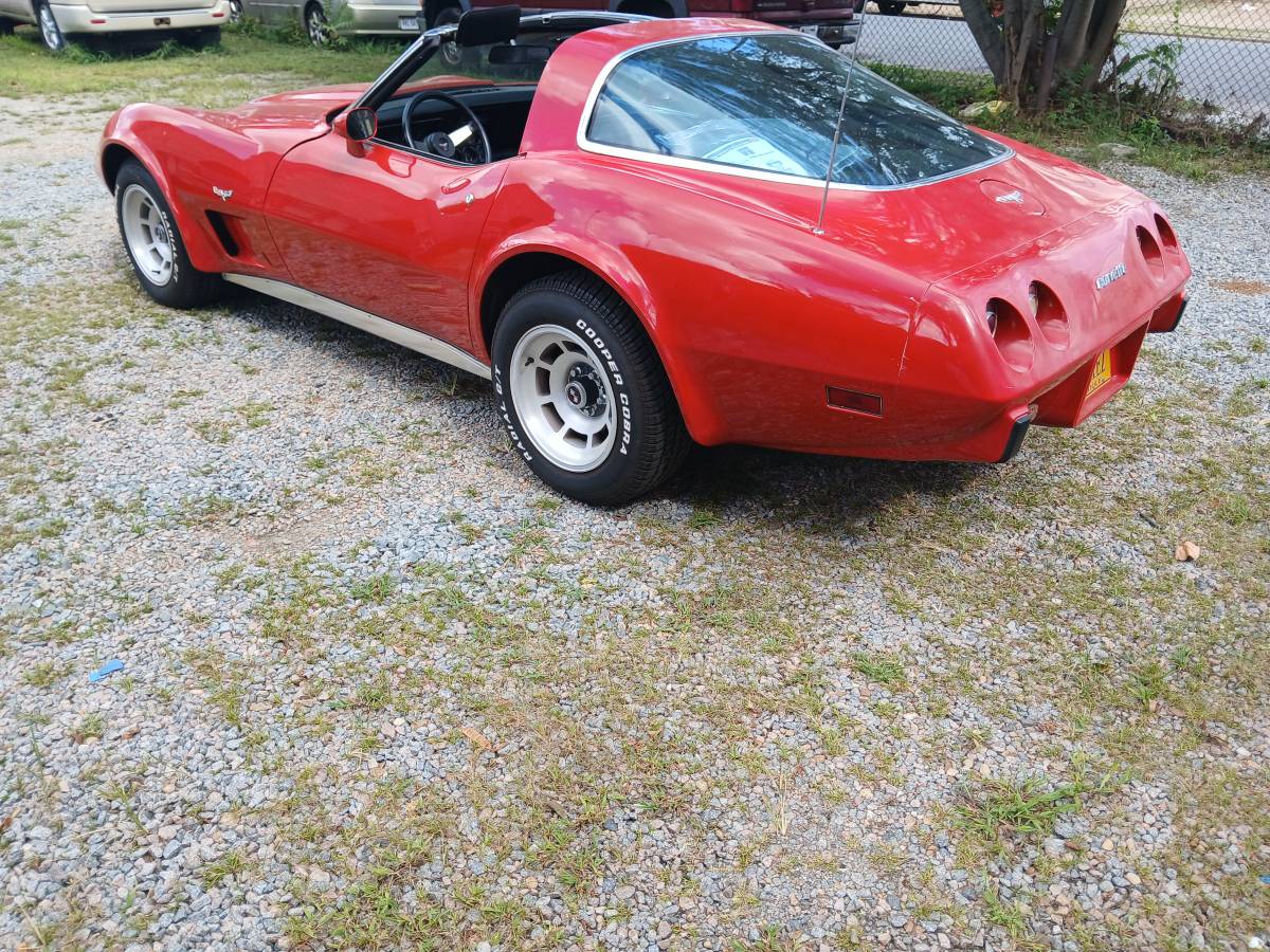 Chevrolet-corvette-1979-11