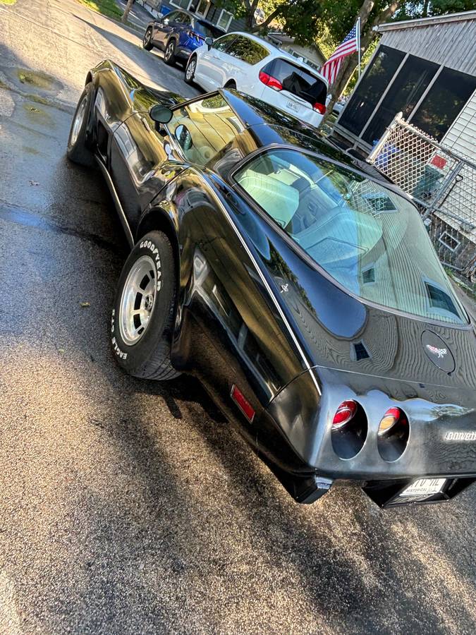 Chevrolet-corvette-1979-black-14