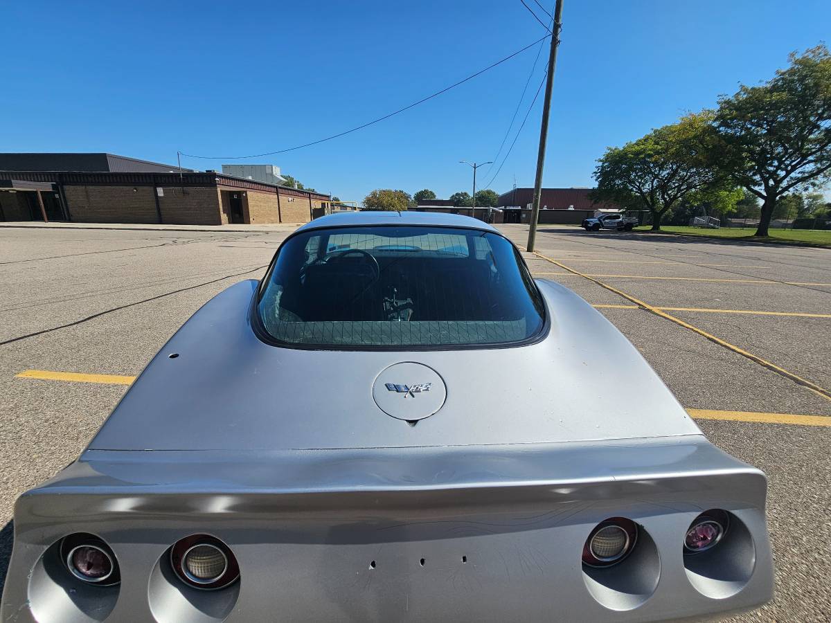 Chevrolet-corvette-1979-silver-4