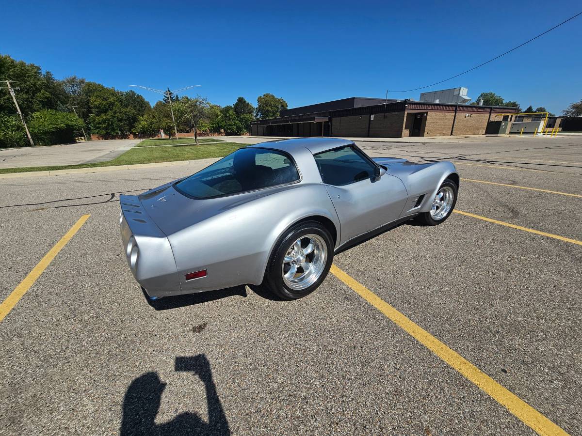 Chevrolet-corvette-1979-silver-5