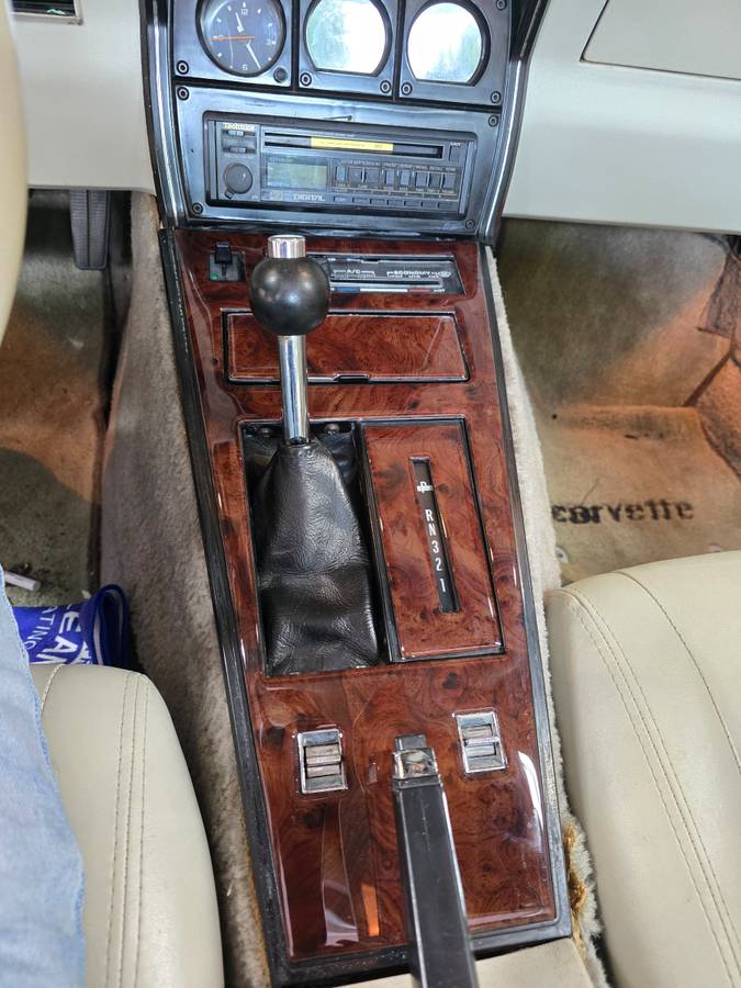 Chevrolet-corvette-1980-7