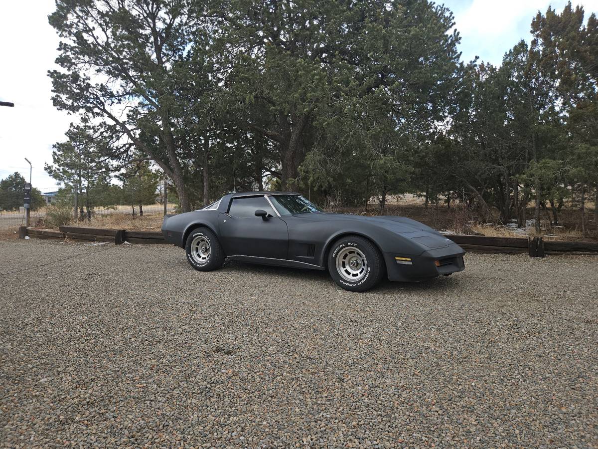 Chevrolet-corvette-1980-black-1