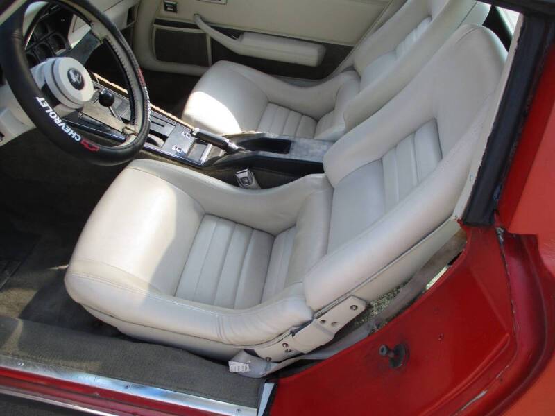 Chevrolet-corvette-1980-red-11