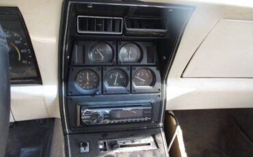Chevrolet-corvette-1980-red-13