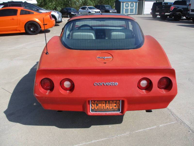 Chevrolet-corvette-1980-red-4