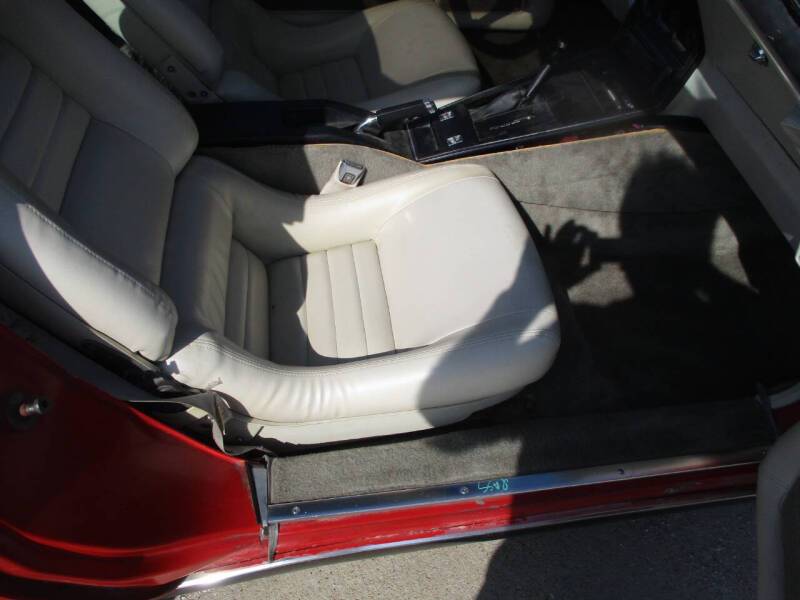 Chevrolet-corvette-1980-red-8