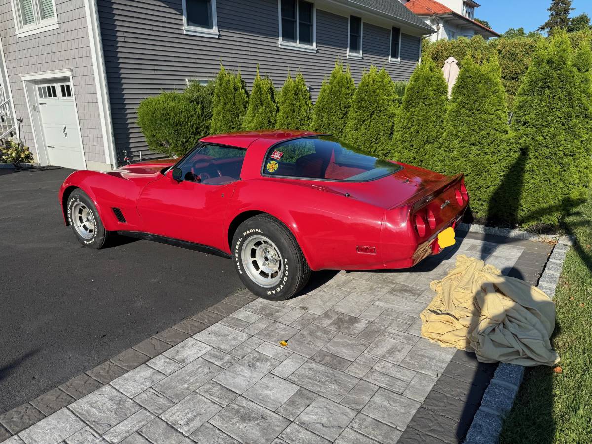 Chevrolet-corvette-1981-1