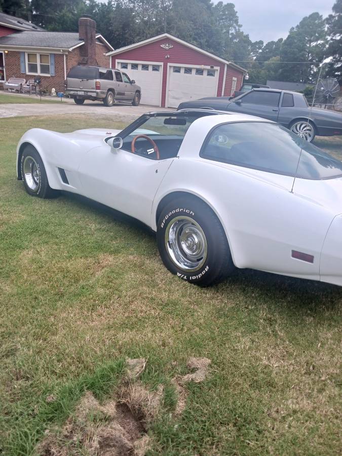 Chevrolet-corvette-1981-1