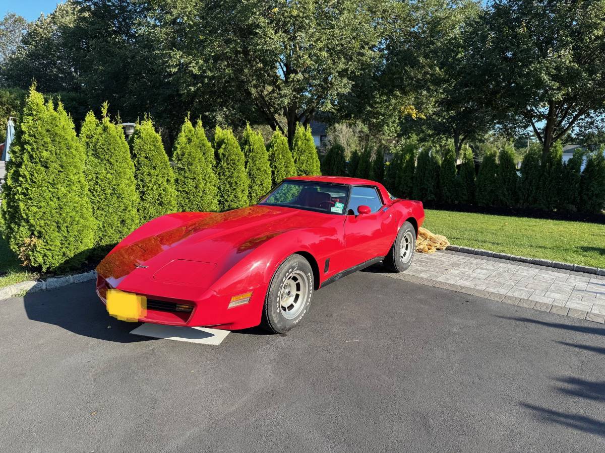 Chevrolet-corvette-1981-2