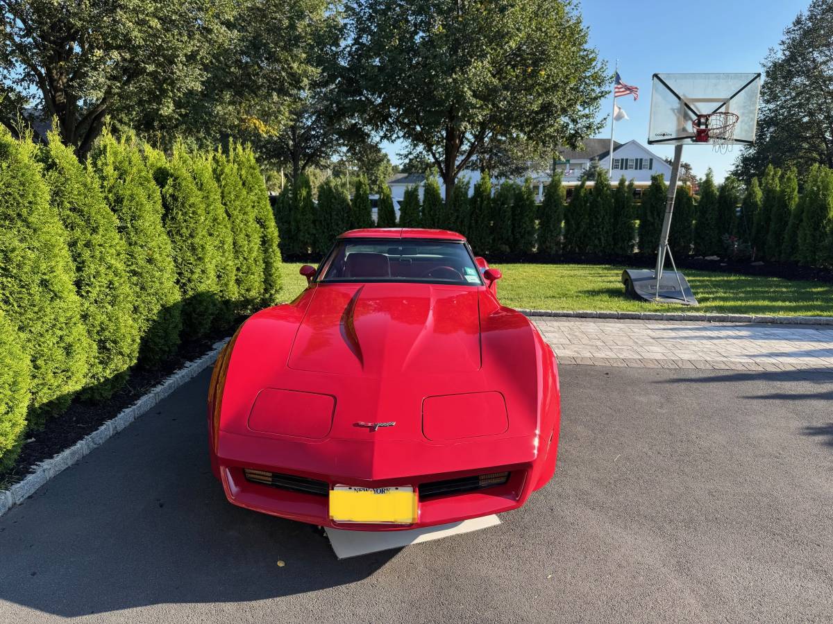 Chevrolet-corvette-1981-3