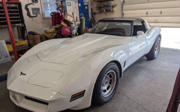 Chevrolet-corvette-1981-3