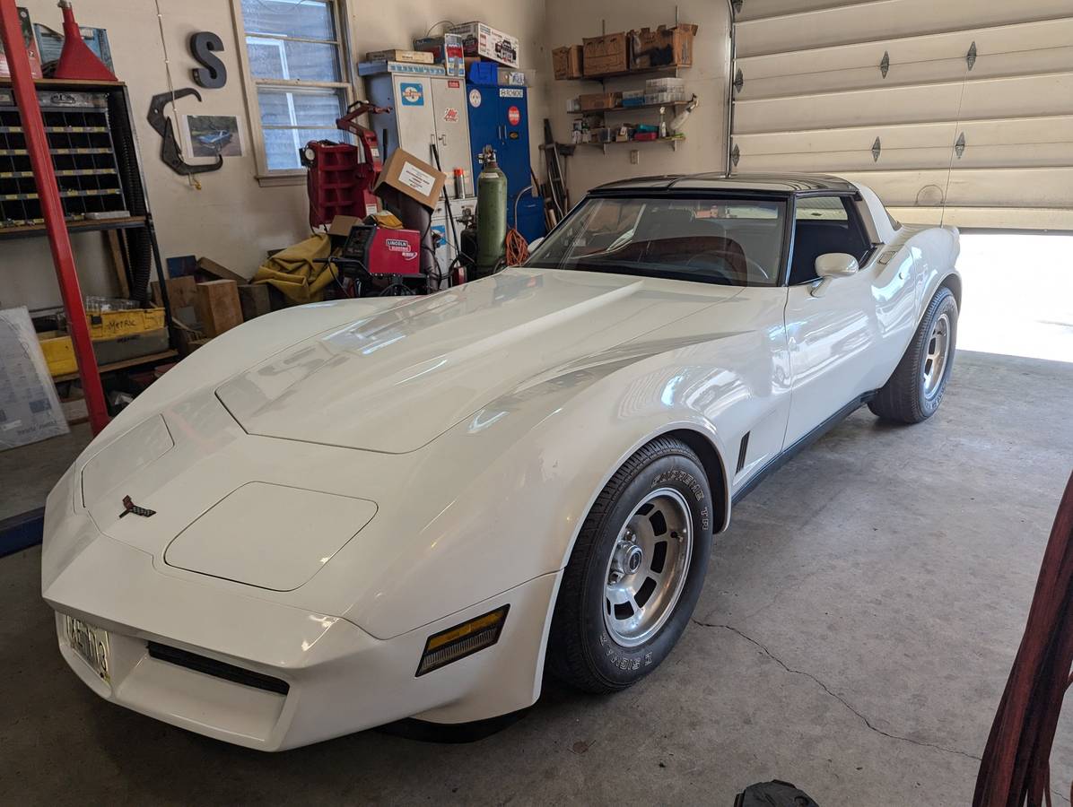 Chevrolet-corvette-1981-3