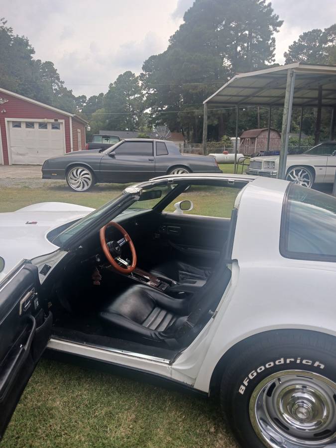 Chevrolet-corvette-1981-6