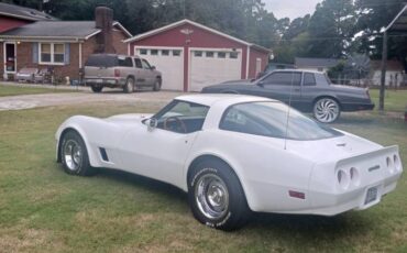 Chevrolet-corvette-1981-7