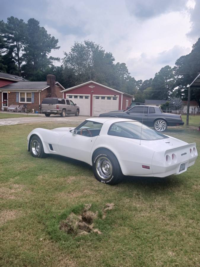 Chevrolet-corvette-1981-7
