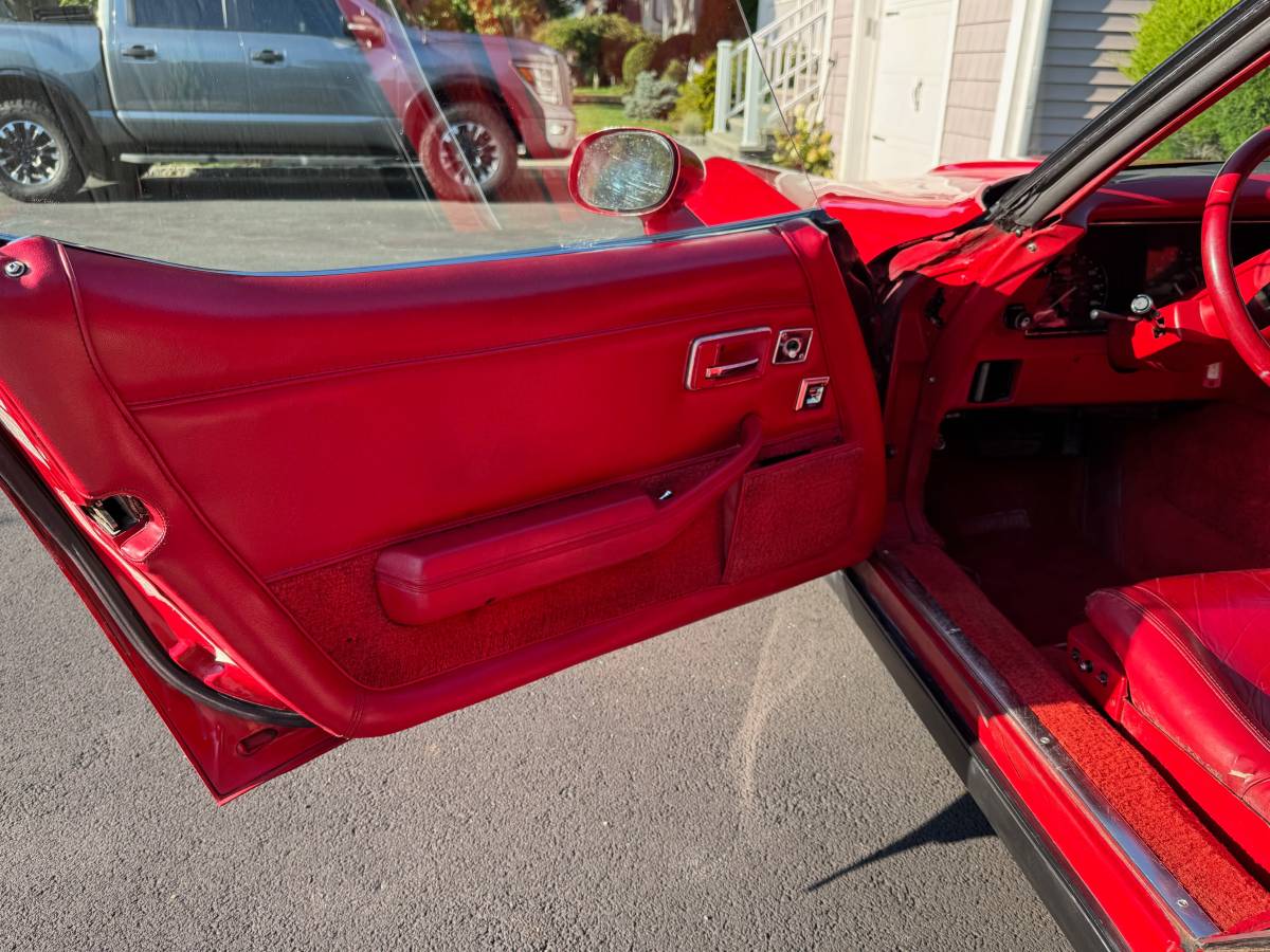 Chevrolet-corvette-1981-8