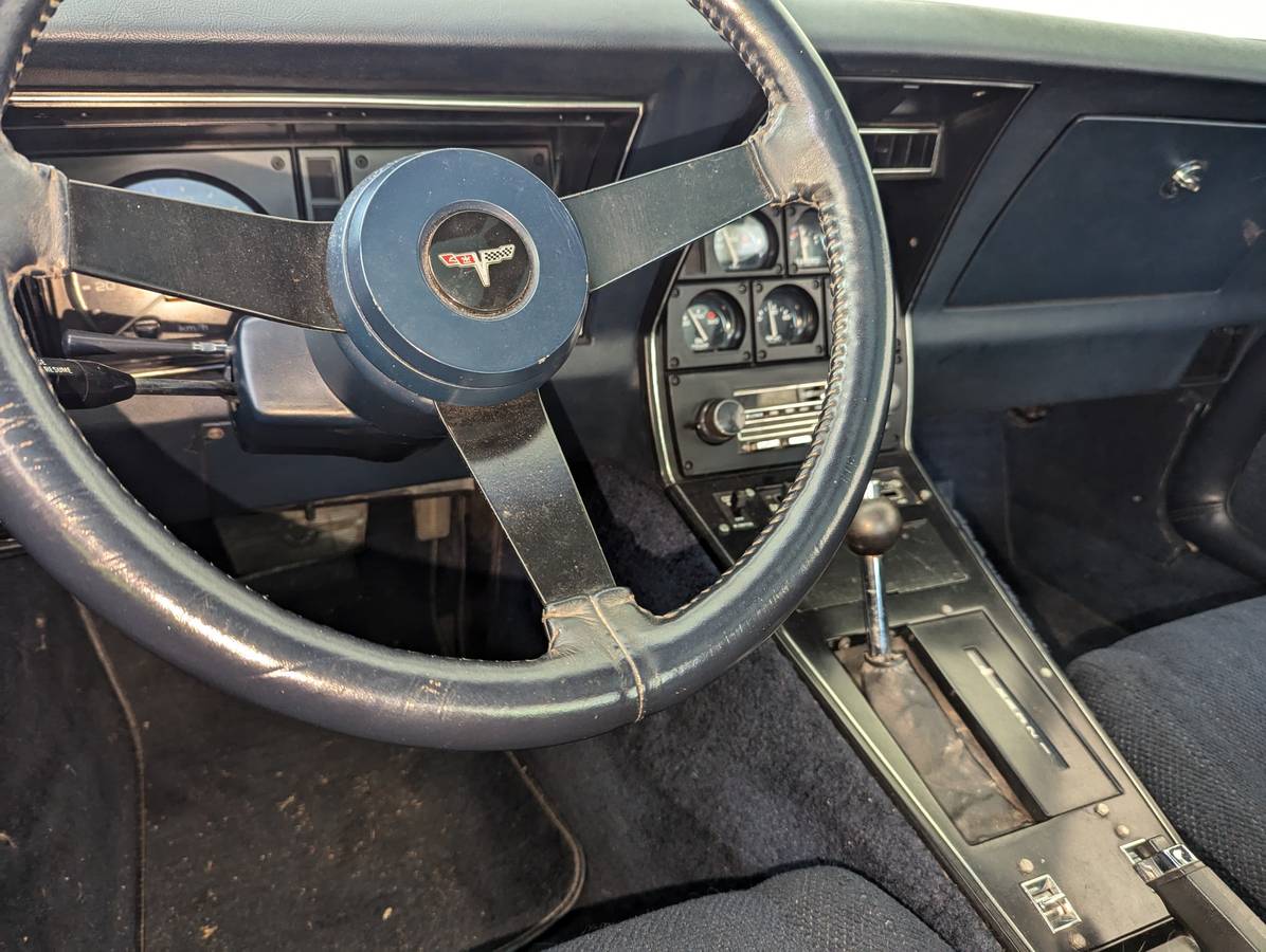 Chevrolet-corvette-1981-9
