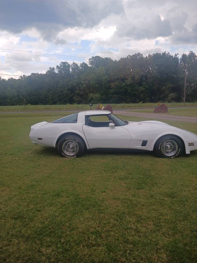 Chevrolet-corvette-1981-9