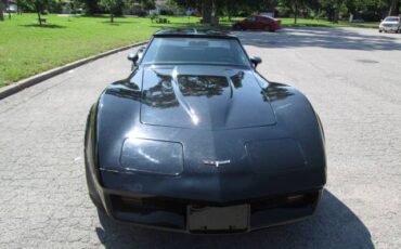 Chevrolet-corvette-1981-black-1