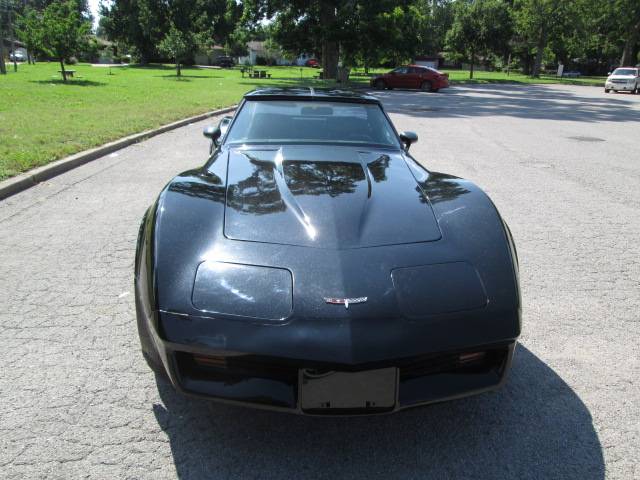 Chevrolet-corvette-1981-black-1